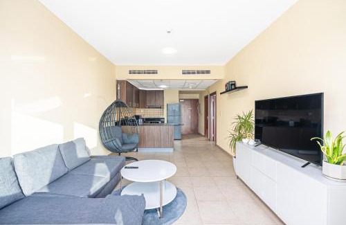 Dubai Apartment | Escape24 Spacious 1BR in Elite Residence Marina Dubai Sea View