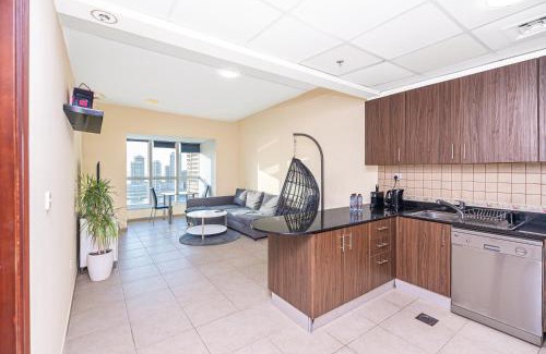 Dubai Apartment | Escape24 Spacious 1BR in Elite Residence Marina Dubai Sea View