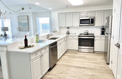Orange Beach Condo | Escapes to the Shores 905 - Upscale Spacious Beachfront Condo! Great Amenities!
