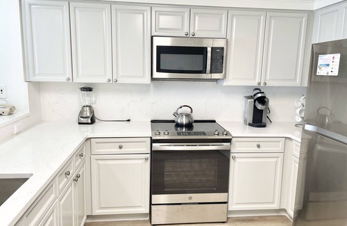 Orange Beach Condo | Escapes to the Shores 905 - Upscale Spacious Beachfront Condo! Great Amenities!