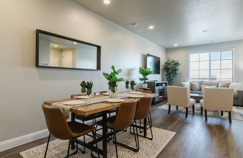 Sienna Hills House | Escondido 1101 Kennedys Hugs Home sleeps 10 guest 3 bedrooms