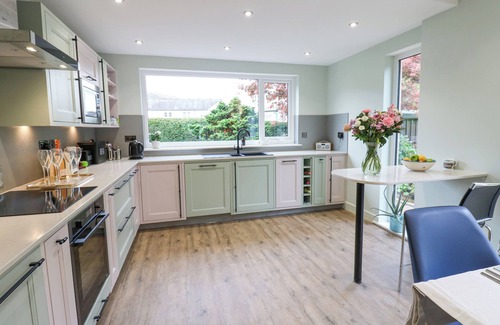 Langholm Cottage | ESK BRAE, family friendly, with a garden in Langholm