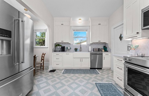 Fredericksburg House | Eskew Place | 3 blocks to Main | Newly Renovated