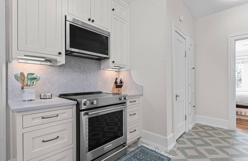 Fredericksburg House | Eskew Place | 3 blocks to Main | Newly Renovated