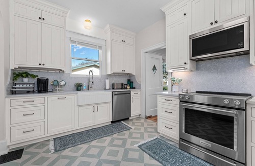 Fredericksburg House | Eskew Place | 3 blocks to Main | Newly Renovated