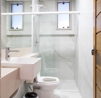 Tiradentes Apartment | ESPAÇO 250 - Apto mobiliado, 3 quartos, sendo uma suíte, banheiro social, cozinha completa, sala de estar, ar condicionado, tv e internet