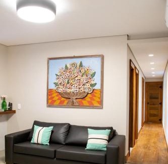 Tiradentes Apartment | ESPAÇO 250 - Apto mobiliado, 3 quartos, sendo uma suíte, banheiro social, cozinha completa, sala de estar, ar condicionado, tv e internet
