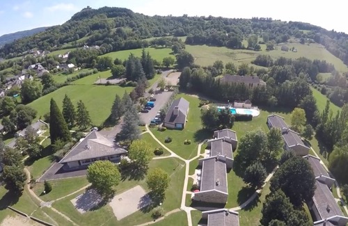 Espalion Apartment | Espalion, pleasant accommodation for 5 people, heated swimming pool, ideal for families