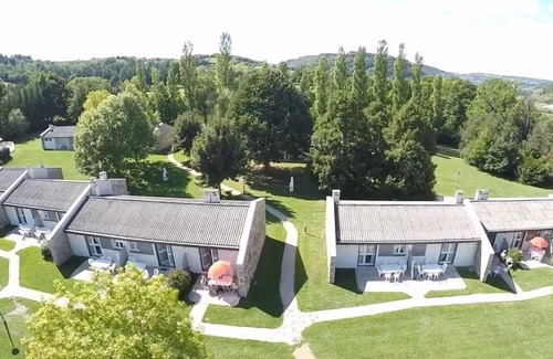 Espalion Apartment | Espalion, pleasant accommodation for 5 people, heated swimming pool, ideal for families