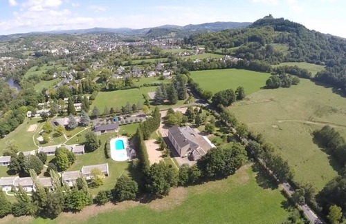 Espalion Apartment | Espalion, pleasant accommodation for 5 people, heated swimming pool, ideal for families