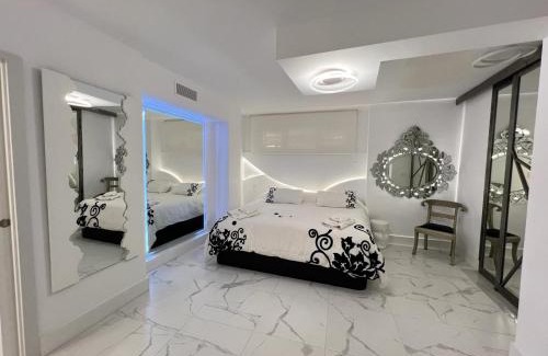Cabopino Apartment | ESPECTACULAR Hogar en la playa MARBELLA