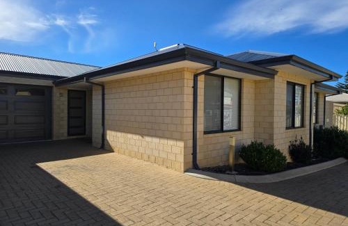 Esperance House | Esperance Break Away
