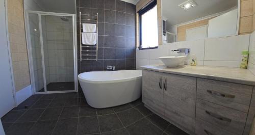 Esperance House | Esperance Break Away