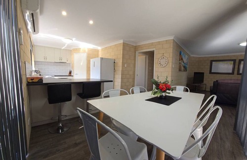 Esperance House | Esperance Break Away