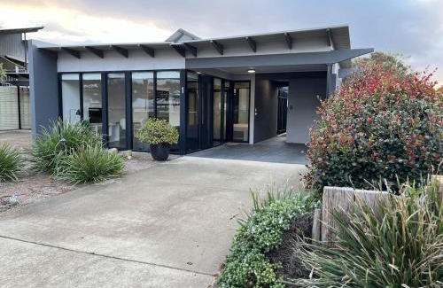 Esperance House | Esperance Waterfront Apartment