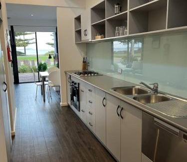 Esperance House | Esperance Waterfront Apartment