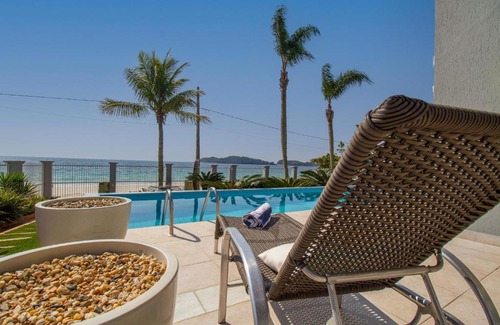 Centro House | Espetacular Casa Frente ao Mar em Bombinhas - SC