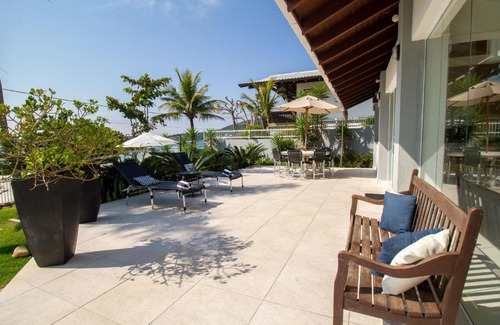 Centro House | Espetacular Casa Frente ao Mar em Bombinhas - SC