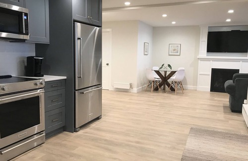 Oak Bay House | ESPLANADE BEACH SUITE