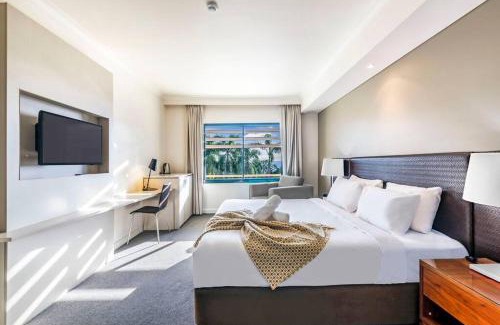 Darwin City Centre Apartment | Esplanade Oasis across Two Contemporary Apartments