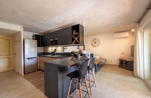 La Rouviere Apartment | Esprit du Sud Apartment on Domaine du Golf with magnificent view