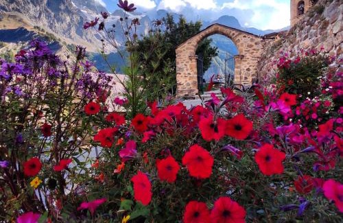 La Grave Ski Chalet | Esprit de la Meije - luxury Chalet overlooking the Meije