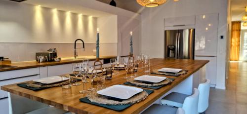 Sete Apartment | ESPRIT LOFT, Appartement d'Exception, 3 chambres, Jardin au Centre Ville, Climatisation