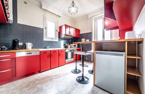 Brive-la-Gaillarde Apartment | ★ Esprit Maison de Famille ★ Parking ★ 3 Suites Privatives