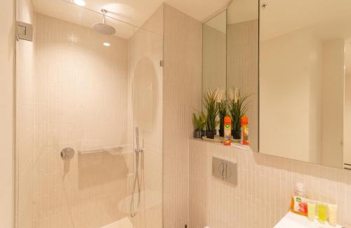 Southbank Apartment | Essence Residence With Bay Views & parking
