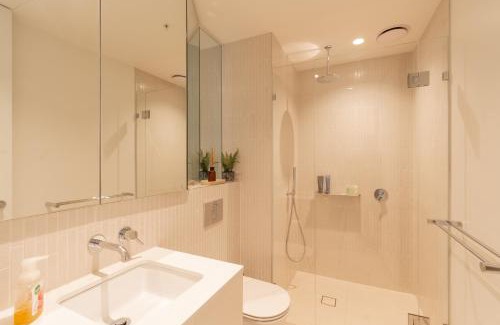 Southbank Apartment | Essence Residence With Bay Views & parking