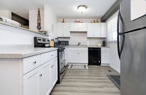 Manhattan House | Established listing! KSU Sports & Events! Great location for all! 4bd 2ba