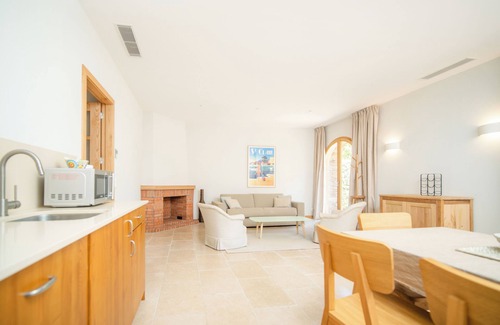 Le Lavandou House | Estate nestled in the heights of Le Lavandou with breathtaking sea views.