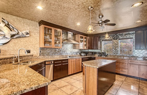 Seneca House | " Estate on the Lake" 7 BR/7 BA, 6 Suites, Over 8,400 Square Feet! Private Pool!