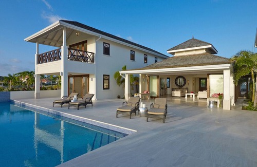Merlin Bay Villa | Estate with 8 bedrooms featuring a beautiful uninterrupted view along the West C