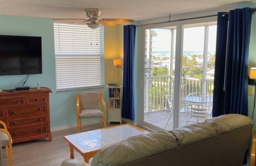 Bonita Springs Condo | Estero Bay and Gulf Views - Screened Balcony - Walk to Beach