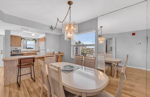 South Island Condo | Estero Cove 141 2 Bedroom/2 Bath Island Vacation Condo Walking Distance To The Beach!