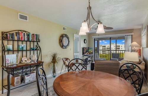 South Island Apartment | Estero Cove 352, 2 Bedrooms, Sleeps 4, 5th Floor, Elevator, Heated Pool