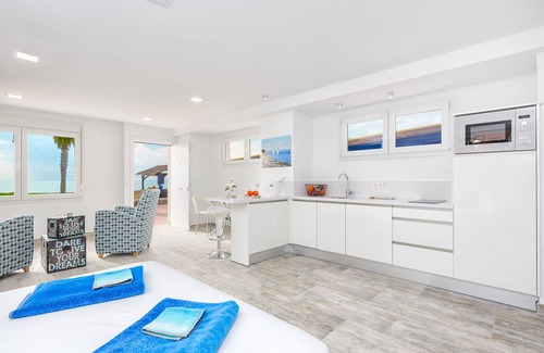 Malaga-Este House | ESTRELLA DEL MAR VILLA IN FIRST LINE OF BEACH IN MALAGA CITY