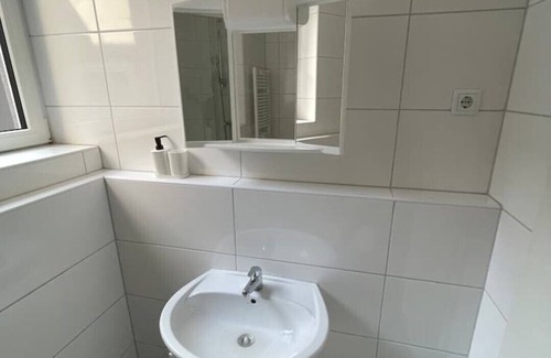 Broich House | Estrella LIVING ROOMS 93 (Trabzon) - with private bathroom and kitchen