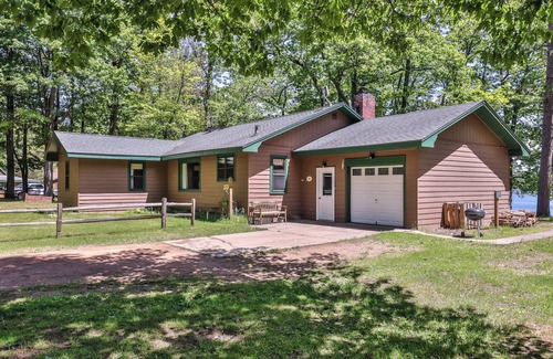 St Germain Cottage | Estrold's Resort- Bayview Cabin