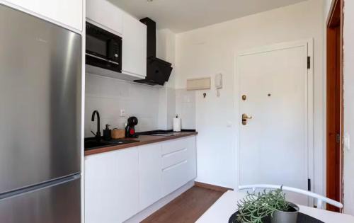 Parque Alcosa Apartment | Estudio moderno con parking, frente al Palacio de Congresos