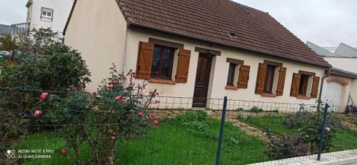 Fleury-les-Aubrais House | Etablissement commun avec chambre privé tranquille avec jardin a 10 min a pied de la gare de Fleury-les-Aubrais et 2 min d Orléans
