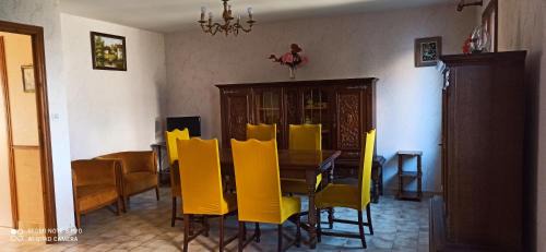 Fleury-les-Aubrais House | Etablissement commun avec chambre privé tranquille avec jardin a 10 min a pied de la gare de Fleury-les-Aubrais et 2 min d Orléans