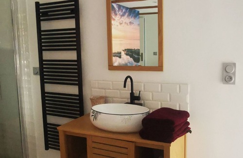 Saint-Martin-de-Valamas Bed & Breakfast | Etage Entier Dans Ancienne Ferme au Cœur du Village, 2 Chambres et Kitchenette