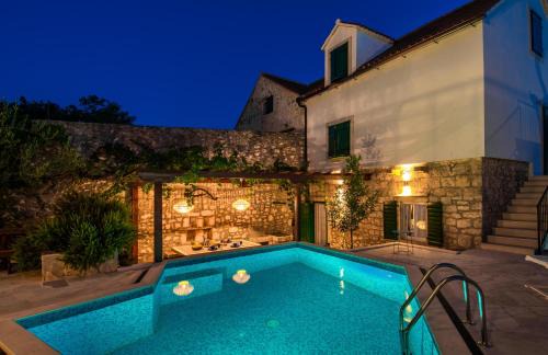 Donji Humac House | Eternity with pool