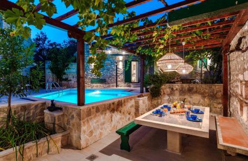 Donji Humac House | Eternity with pool