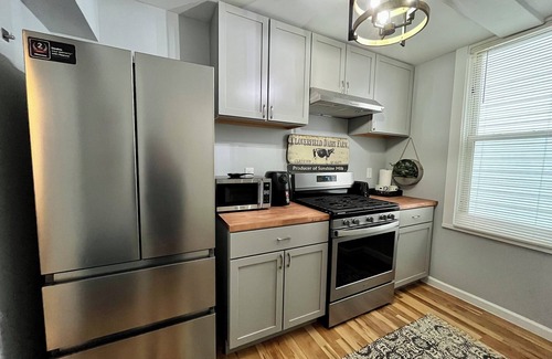 Etna House | Etna 3BR: 2-12 Wks, Near Hospitals 10 Mins to Pittsburgh.