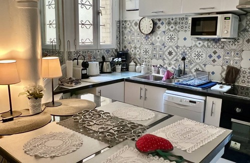 Chaillot Apartment | Etoile Champs Elysées, beautifully decorated and quiet apartment, 2 BD .