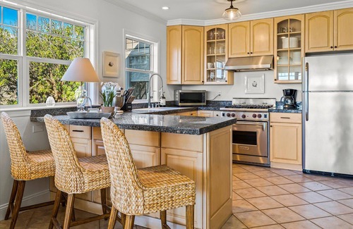 Dillon Beach House | Etoile De Mar: Walk to Beach/Views/Hot Tub/Game Room!