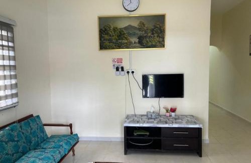 Batu Pahat House | Etosh Homestay 2